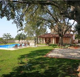 4 bedroom villa with pool near Svetvinčenat, Istria, sleeps 10